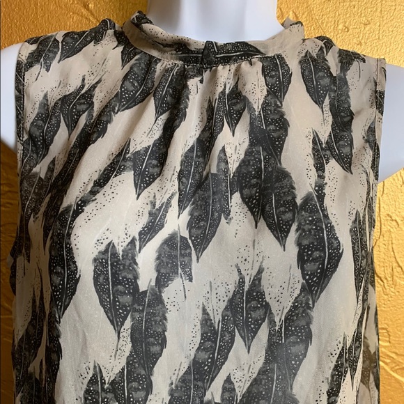 Contemporary Black and White Blouse - Picture 2 of 6